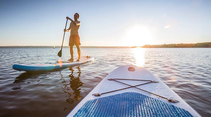SUP kann sowohl sportlich als auch entspannend sein. © Shutterstock, moreimages