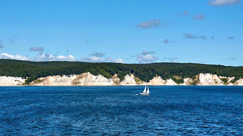 Die Kreidefelsen vom Wasser aus zu bestaunen, ist ein ganz besonderes Erlebnis. © Shutterstock, MrPat