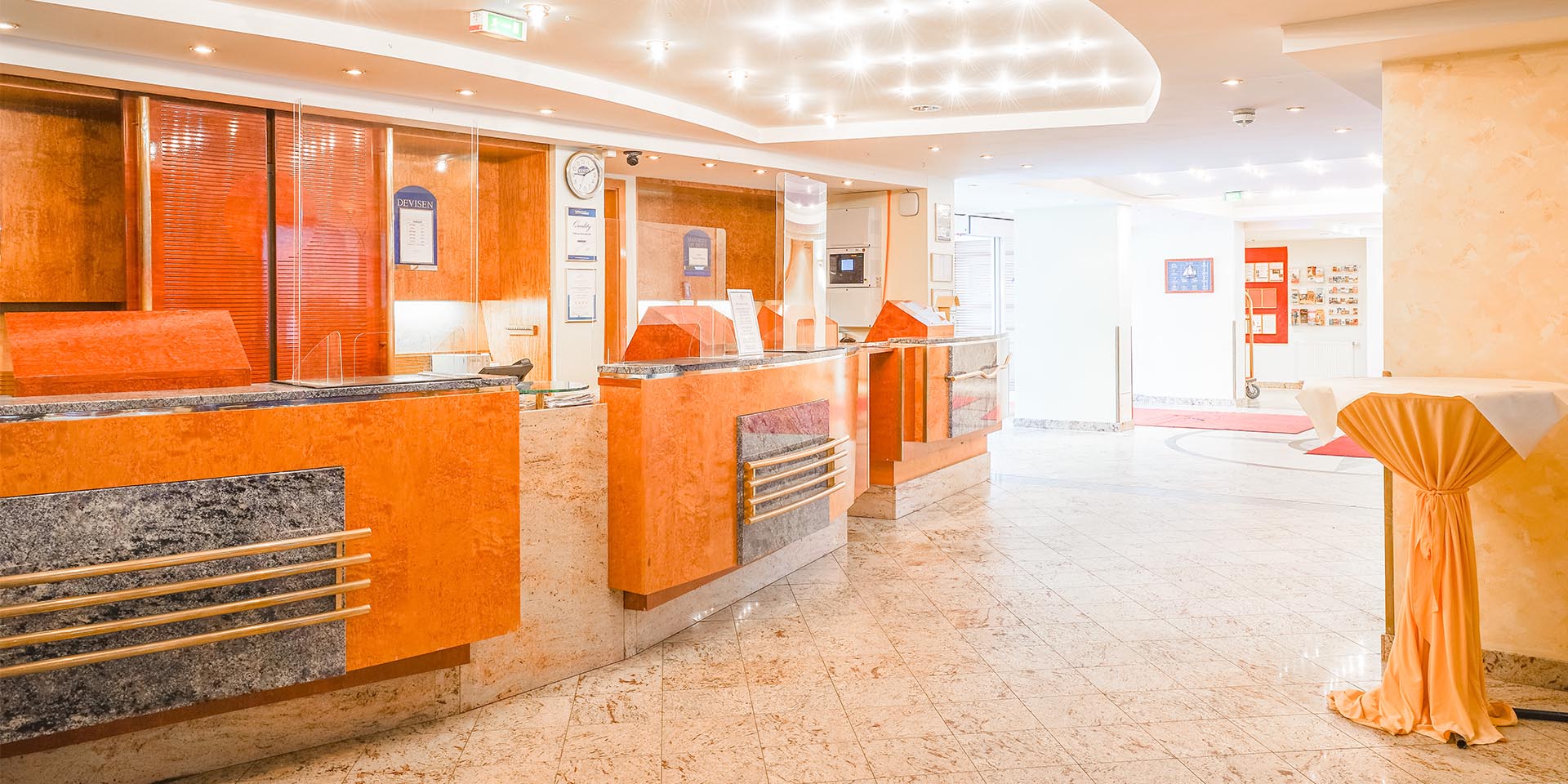 Nathalie Lubina absolviert den praktischen Teil ihres dualen Studiums im Arkona Strandhotel. © Private Palace