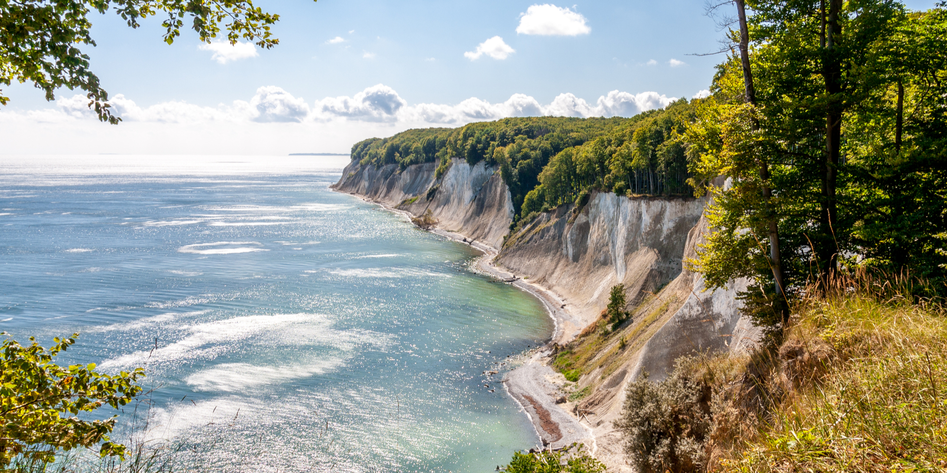 Die imposanten Kreidefelsen Rügens sind eines der bedeutendsten Naturwunder in Deutschland. © Shutterstock, FLeiPhoto.de