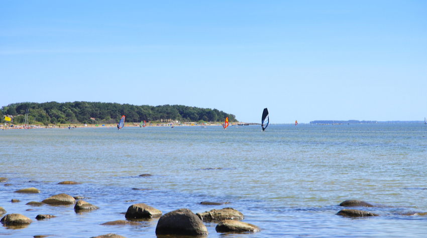 Rügen hat viele verschiedene Surfspots zur Auswahl.  © Shutterstock, Ina Meer Sommer