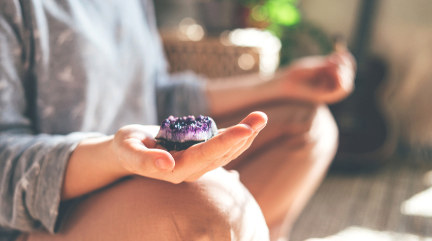 Eine Chakra-Meditation kann euch dabei helfen, wieder ins Gleichgewicht zu kommen. © Shutterstock, Polly Panna