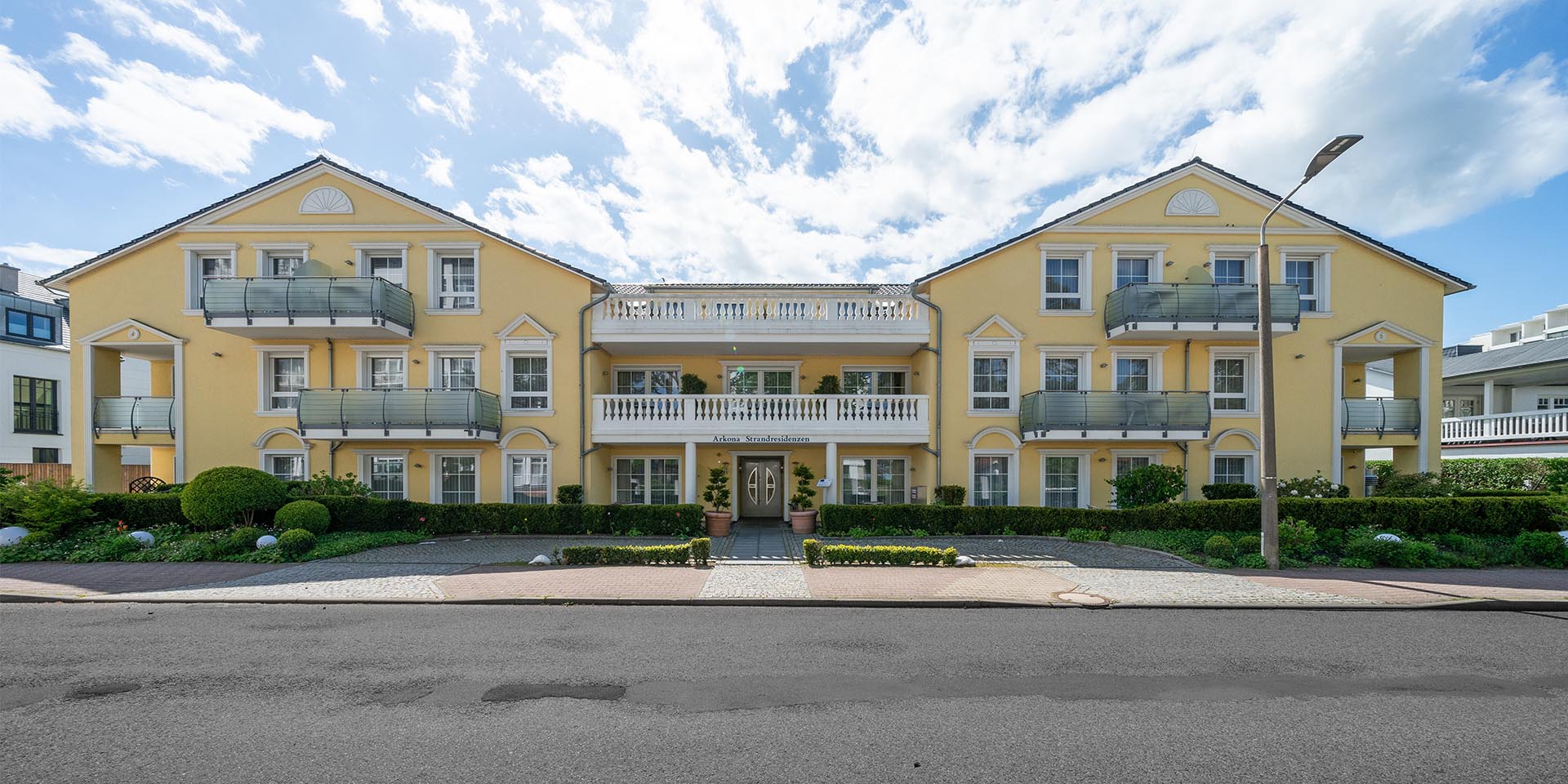 In ihrem sommerlichen Außenlook überzeugen die Arkonastrandresidenzen.