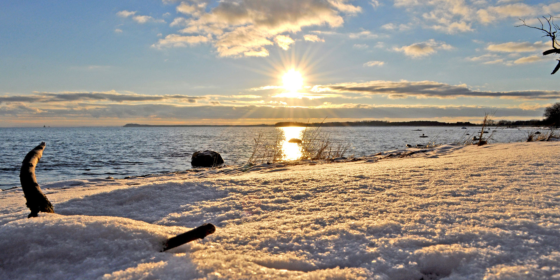 Sonnenaufgang im Winter an Rügens Stränden. © Adobe Stock, textag